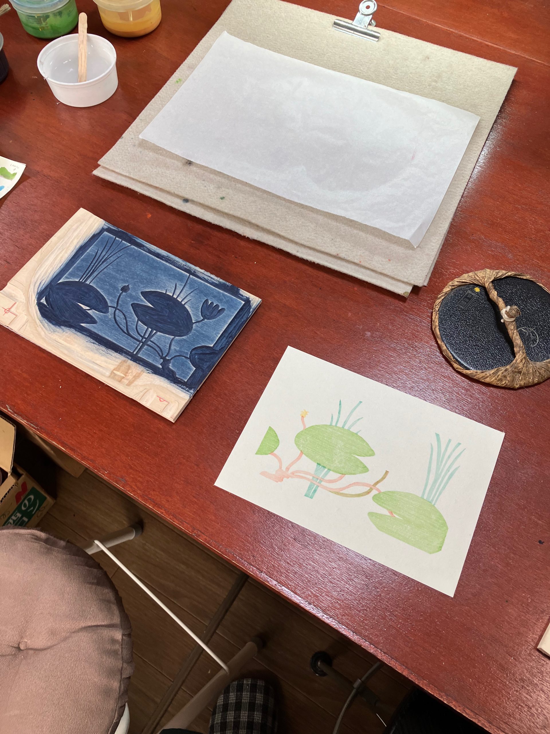 Processus d'impression de gravure sur bois. AP 2025