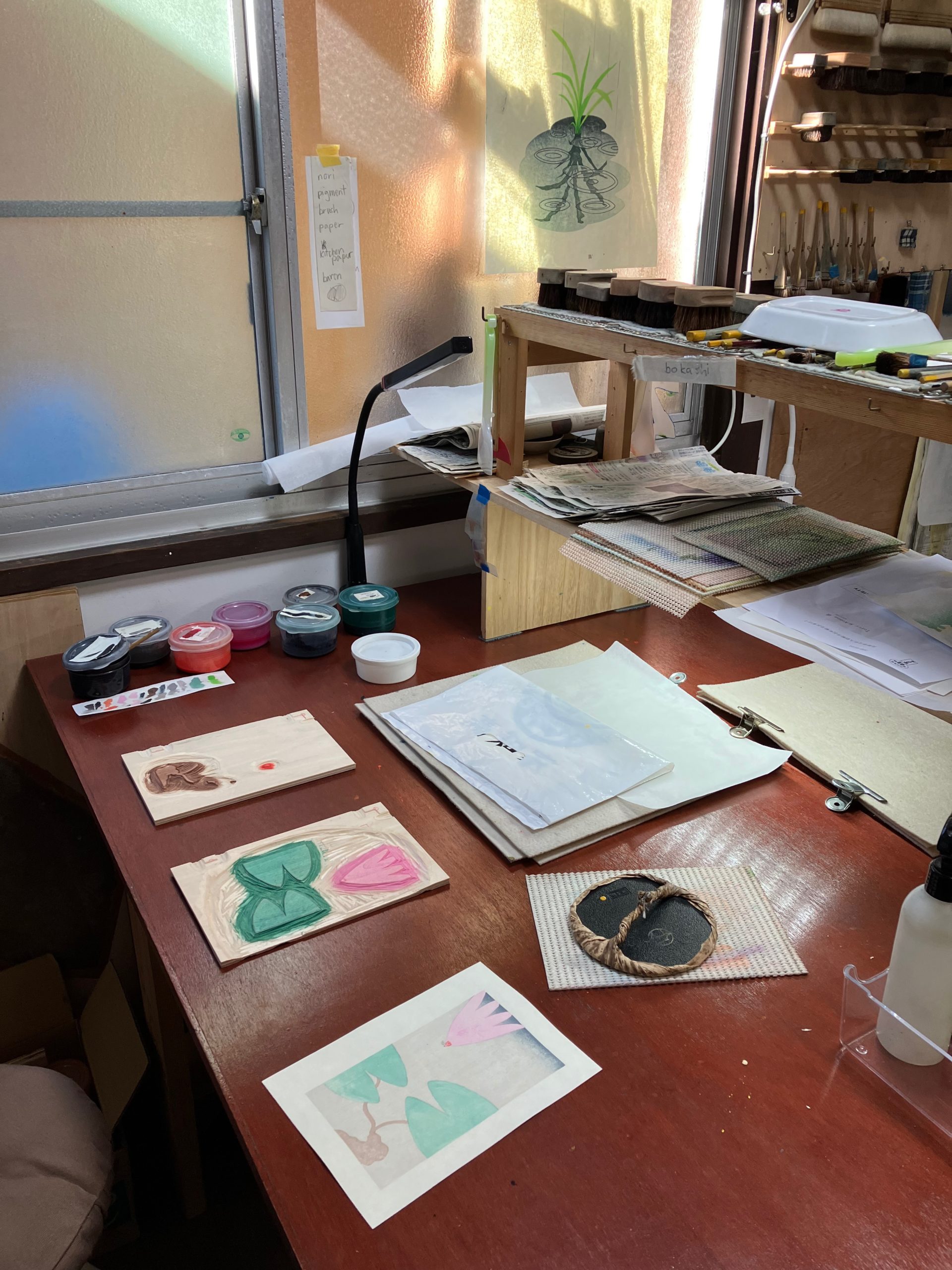 Processus d'impression de gravure sur bois. AP 2025